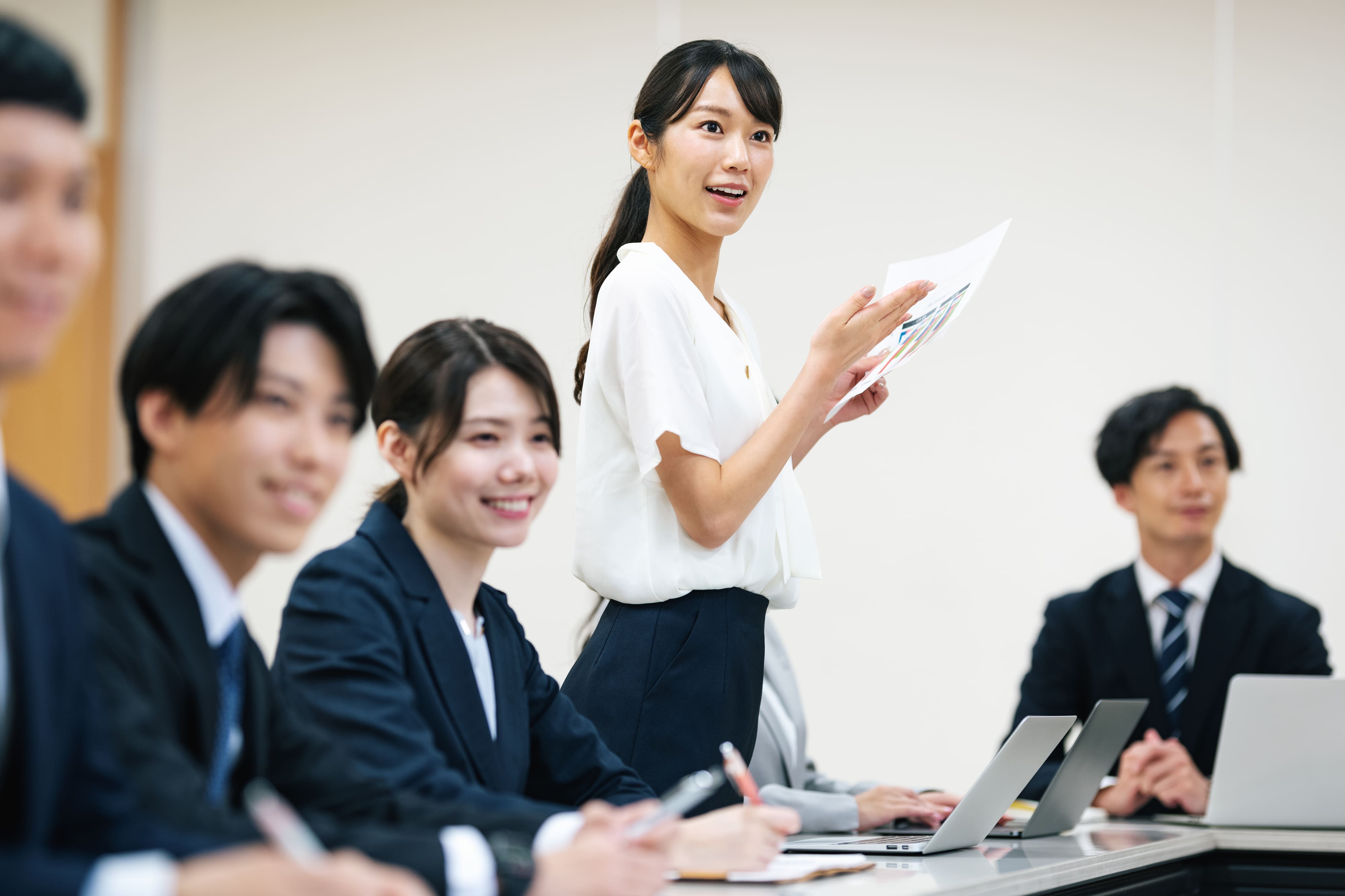 hanaseru_blog_no19.女性活躍推進のヒントをひも解く！女性社員（従業員）が管理職への意欲を持つためのアプローチとはpixta2_81352134_L (1)